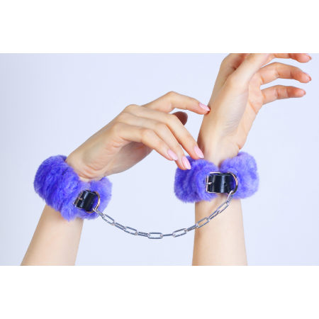 Наручники бейсик на цепи (фиолетовые) Наручники бейсик на цепи (фиолетовые)