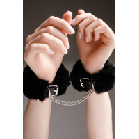 Наручники бейсик на блестящей цепи (черные) 